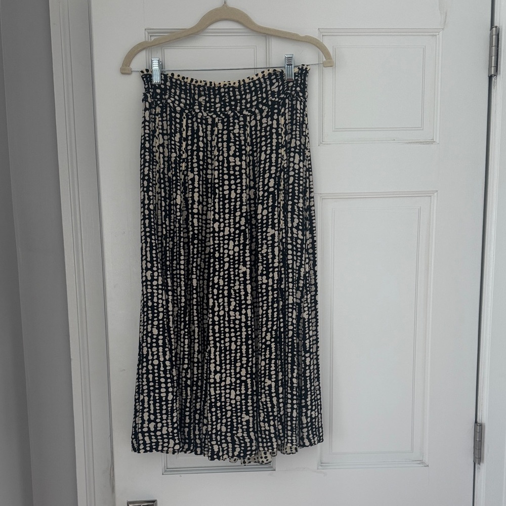 Stretch Black and Cream spotted Knit Pleated Skirt